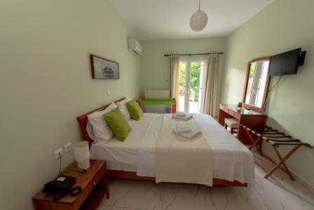Over Sea Rooms & Villas Loutra Edipsou  Dış mekan fotoğraf